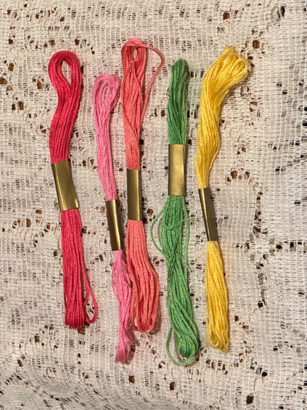 Multiple Embroidery Thread -Multicolor - Picture 9 of 16